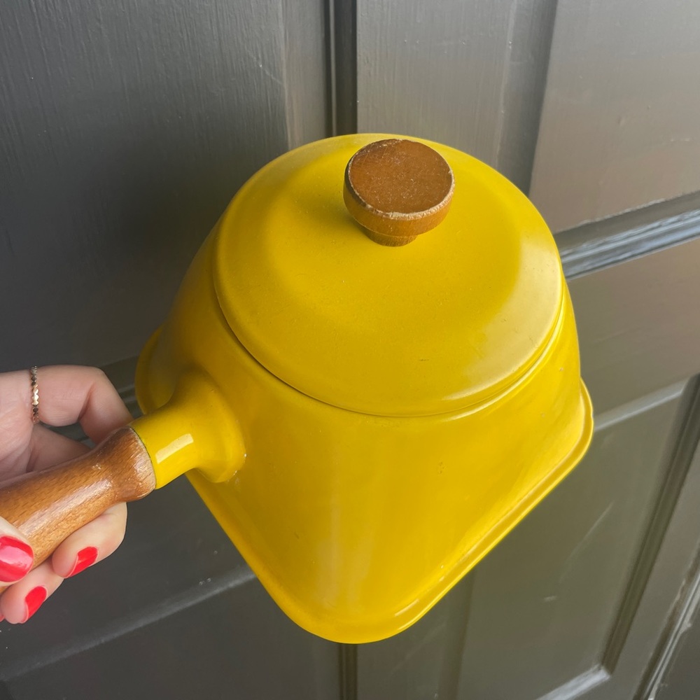 1970s vintage yellow enamel pot - Picture 2 of 5